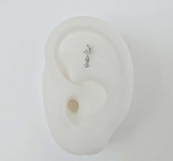 Diamond labret - srebrny kolczyk piercingowy typu labret