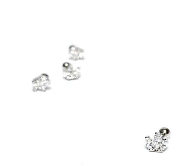 Markiza white piercing