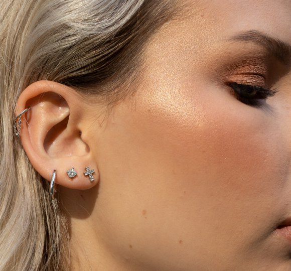 Cross stud