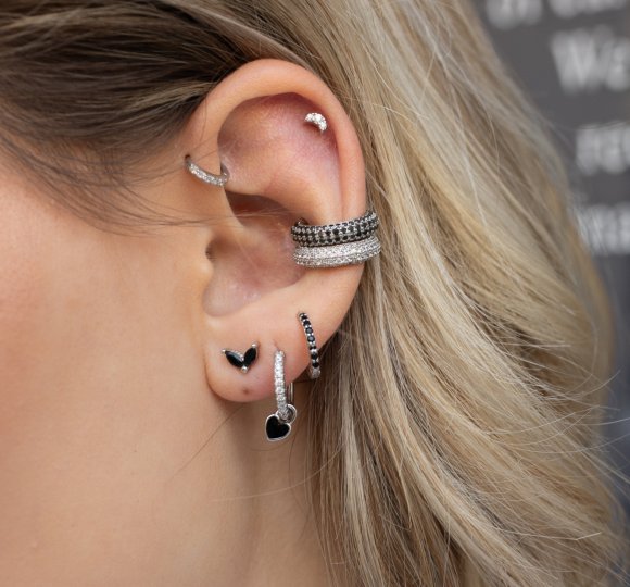 Black zircon hoop M