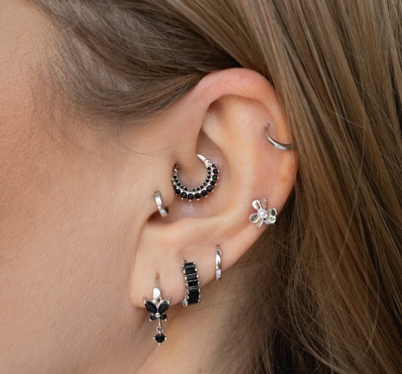 Black shine piercing