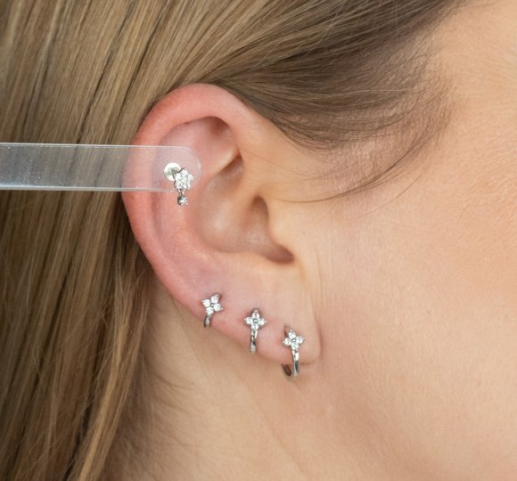 Flower dangle labret