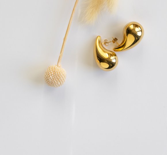Teardrop stud M