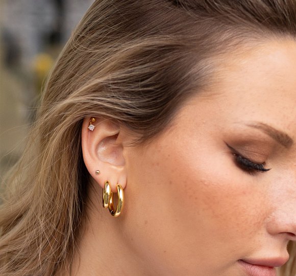 Bold hoop M