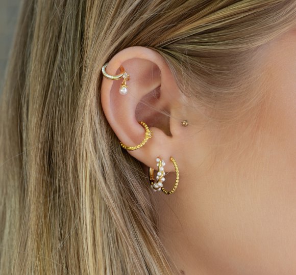Pearl twisted hoop